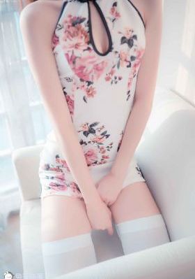 日日摸天天添天天湿蜜臀_1080P电影免费在线