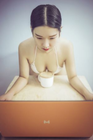 欧美啊v在线观看_BD韩语高清在线观看